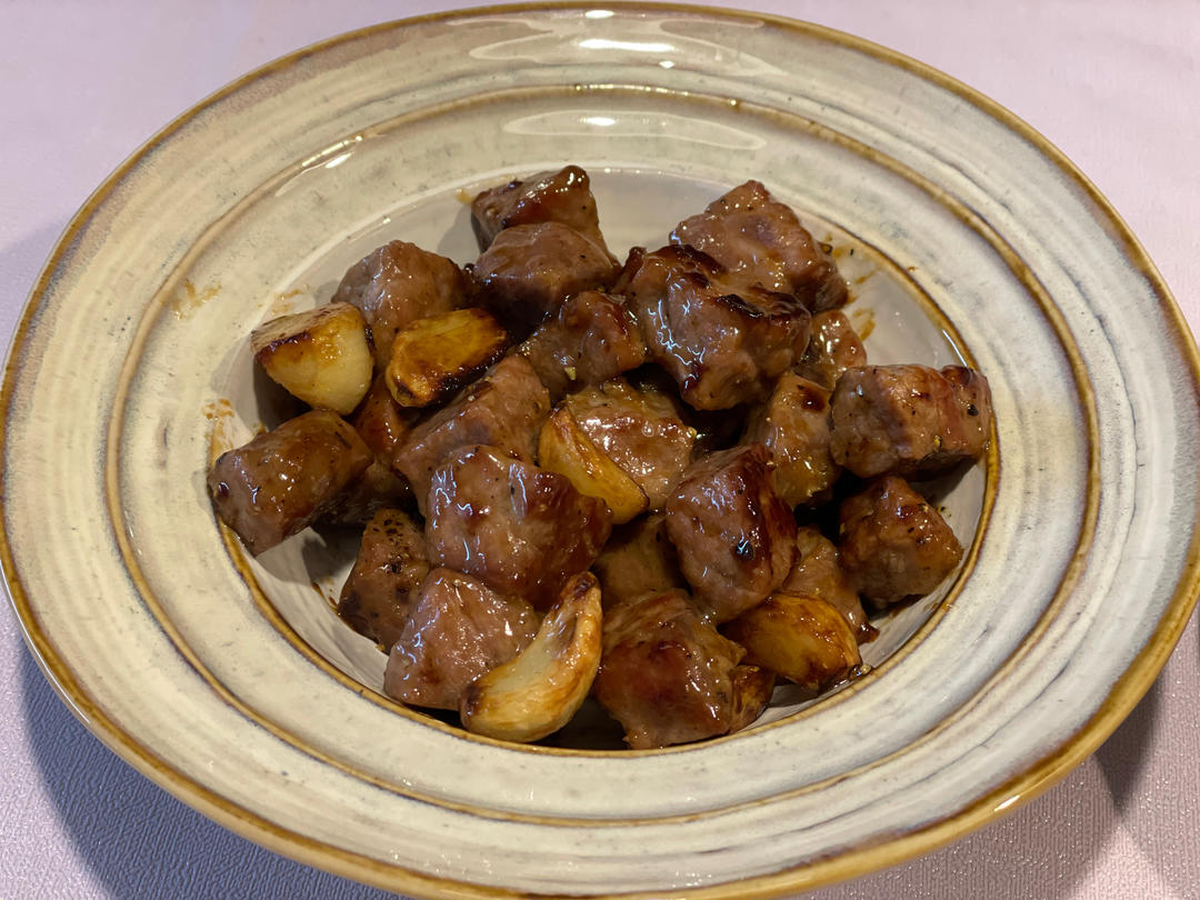 好吃到舔盘的蒜香黑椒牛肉粒