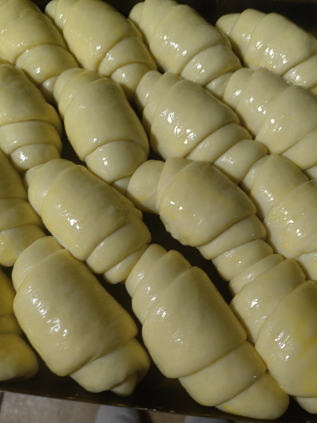 超拉丝奶香面包卷柔软小餐包