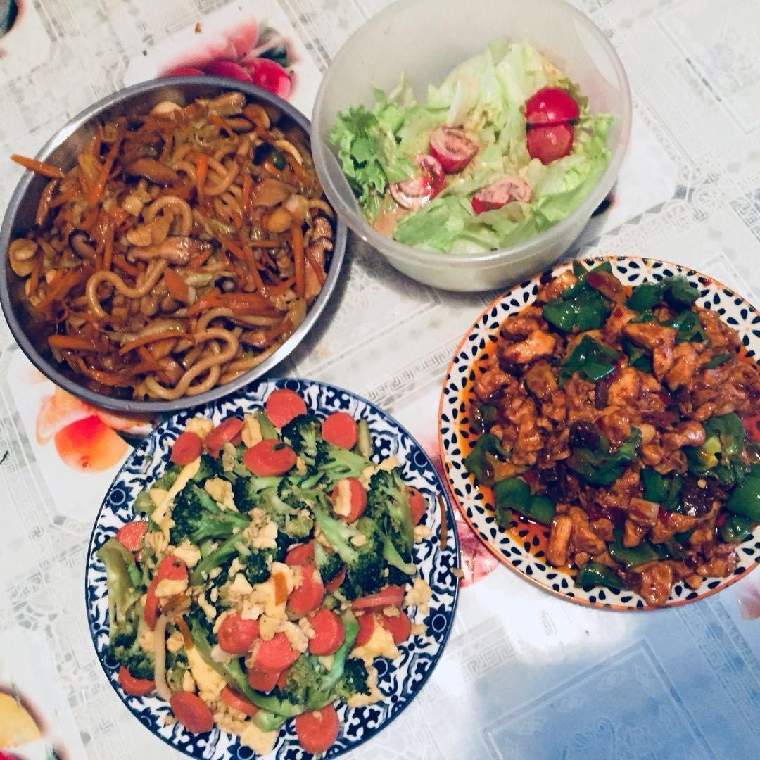 {☀快手晚餐☀}火腿肠滑蛋西兰花