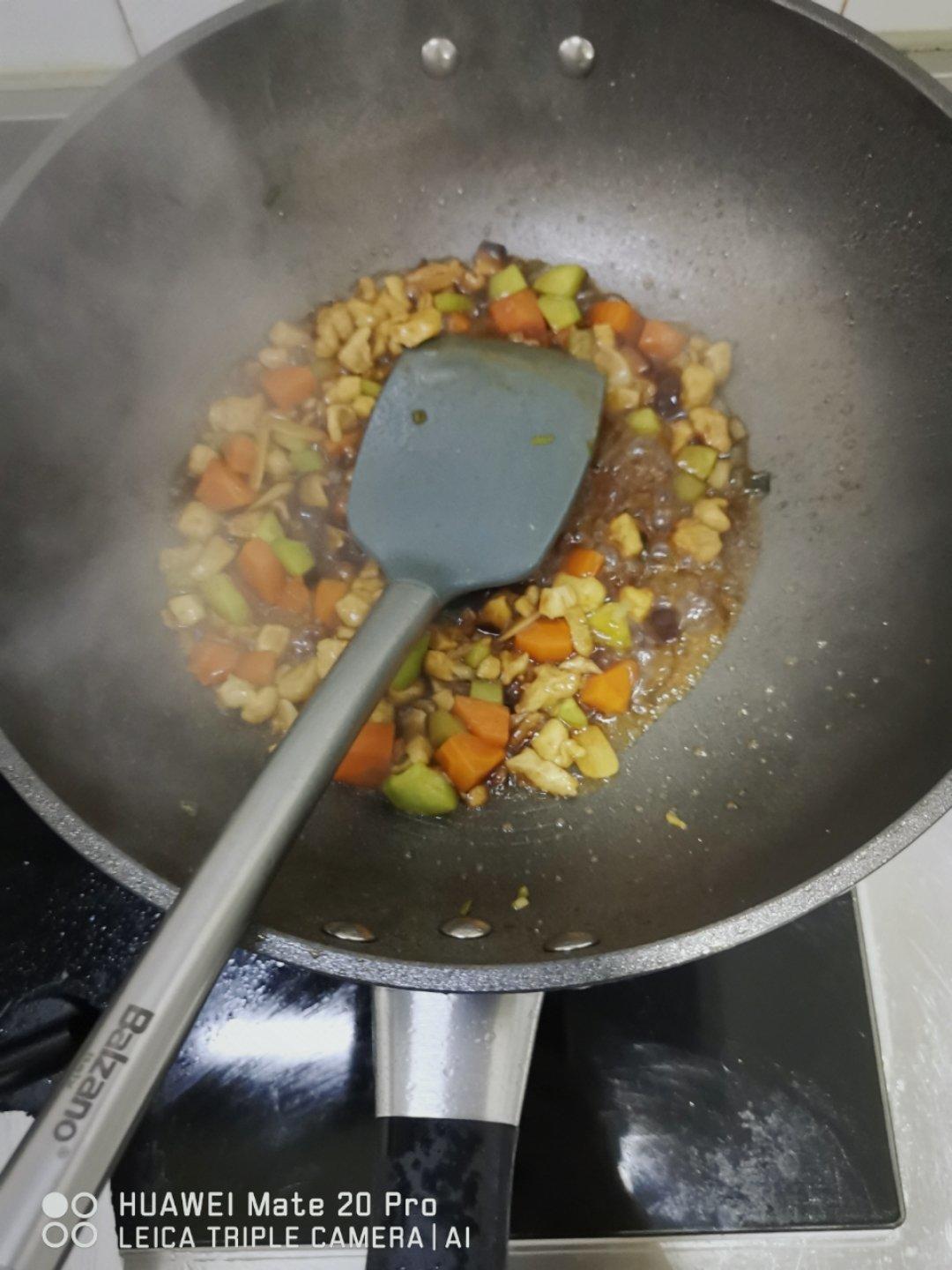 宫爆鸡丁~~米饭好伴侣，甜香鲜，家有孩子的一定要这样做，营养美味好吸收