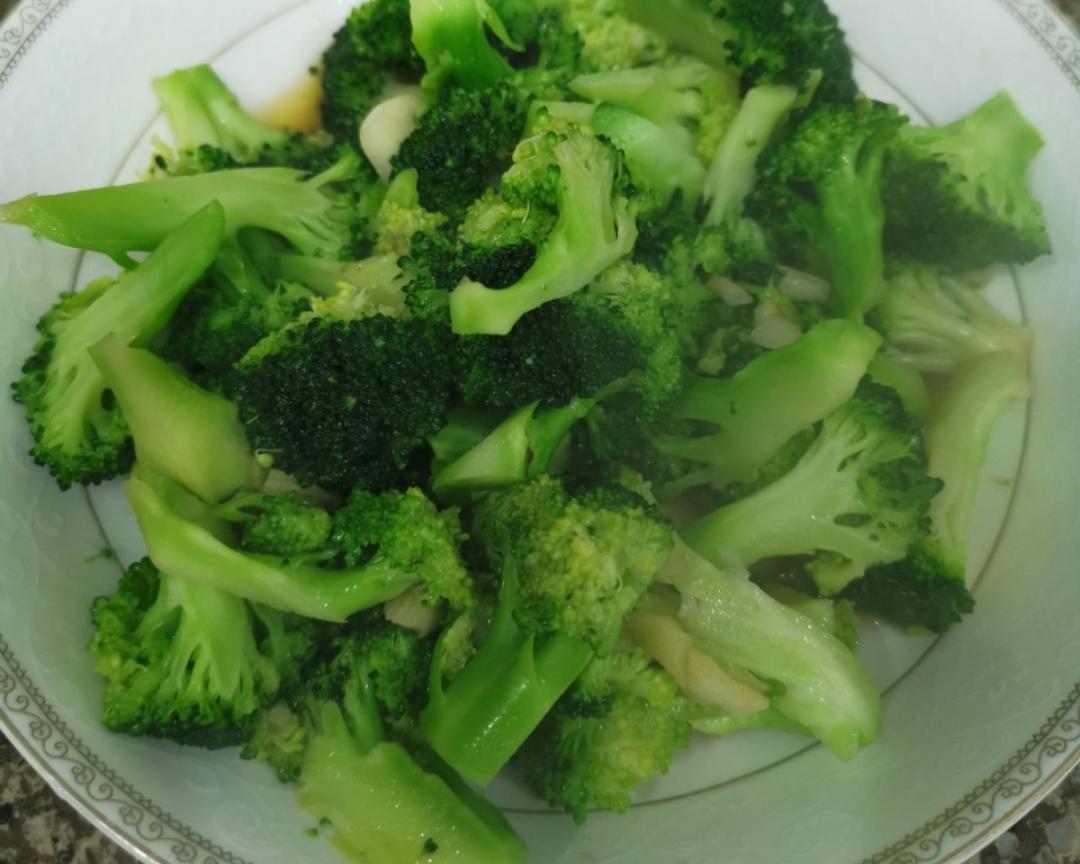 炒西兰花的做法