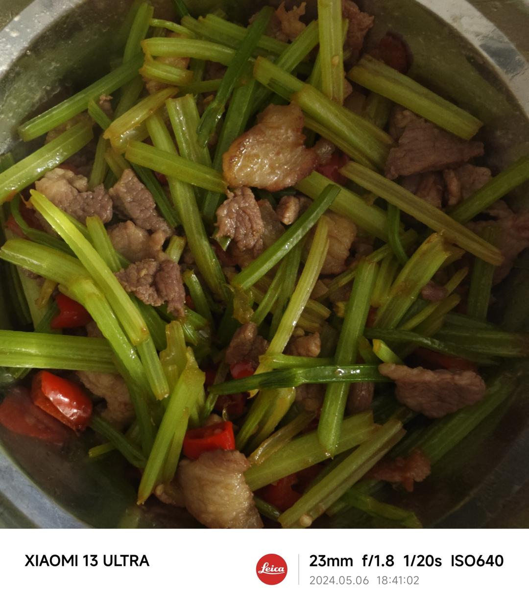 香芹炒肉家常下饭菜！