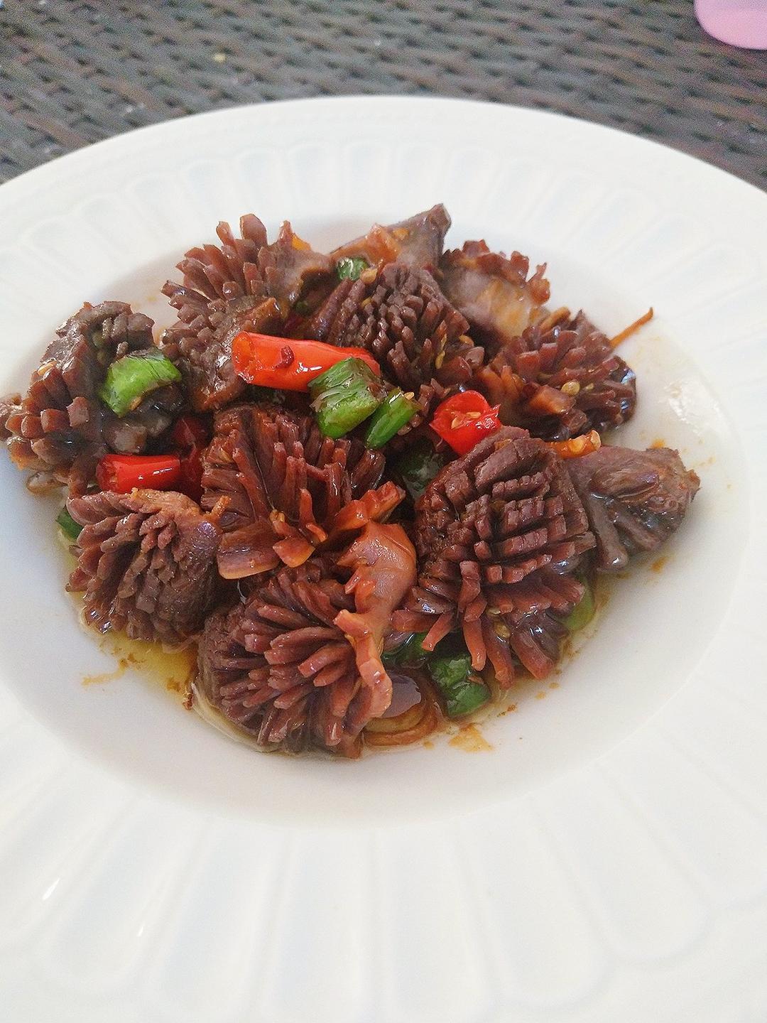 梅之小厨做的三椒炒鸭胗(内附详细去筋膜技巧,胗花切法)