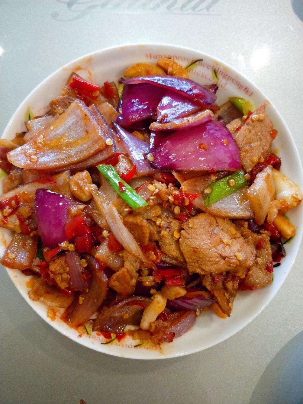 杨阿依莎做的洋葱回锅肉