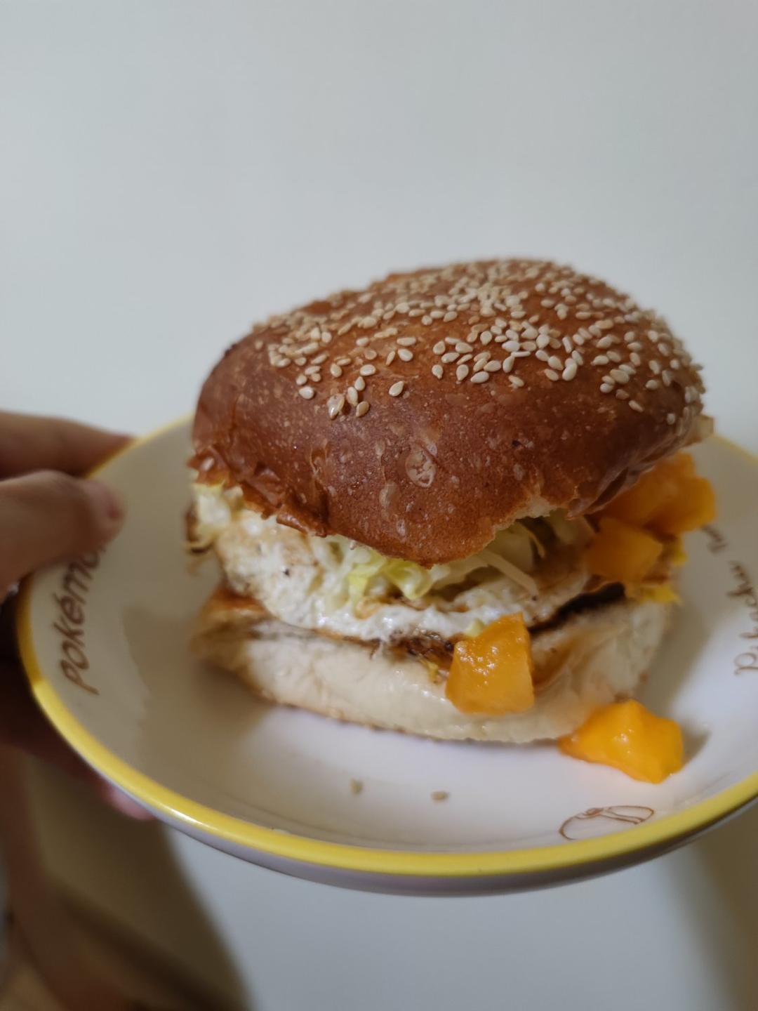 饱足感满满的牛油果起司汉堡 Avocado Cheese Burger