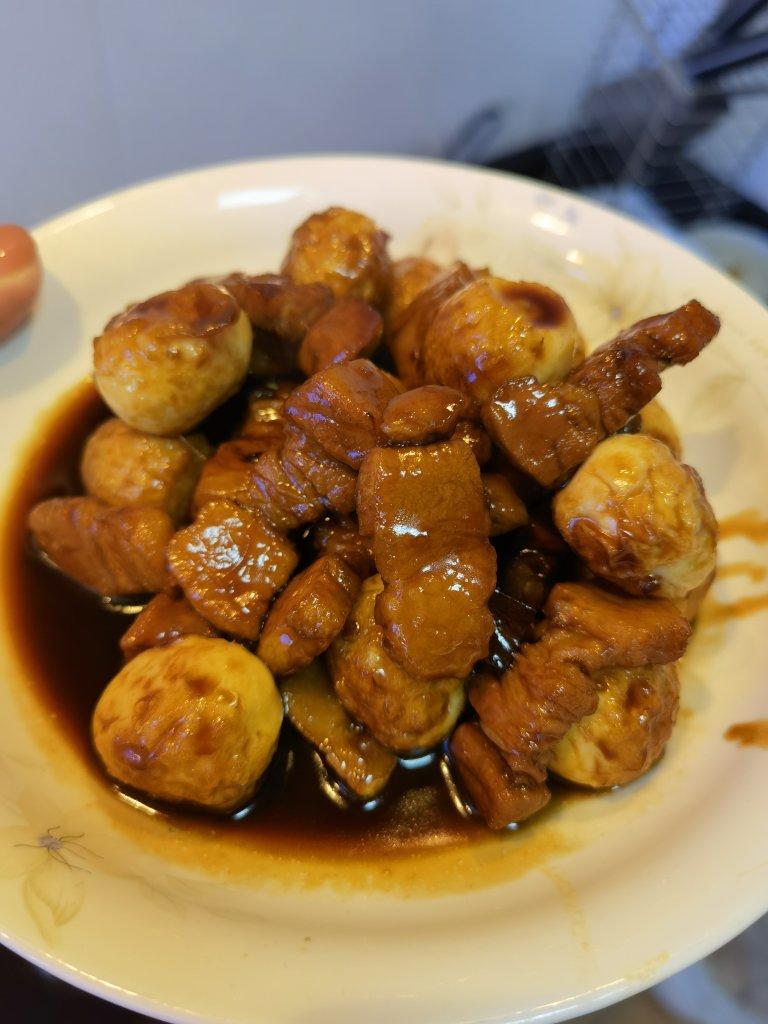 虎皮鹌鹑蛋红烧肉