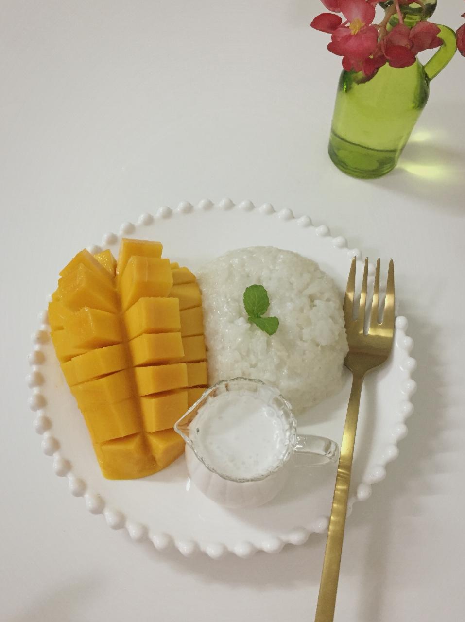 椰浆芒果糯米饭（附芒果玫瑰花做法）