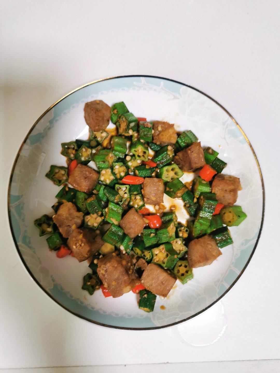 秋葵炒牛肉粒