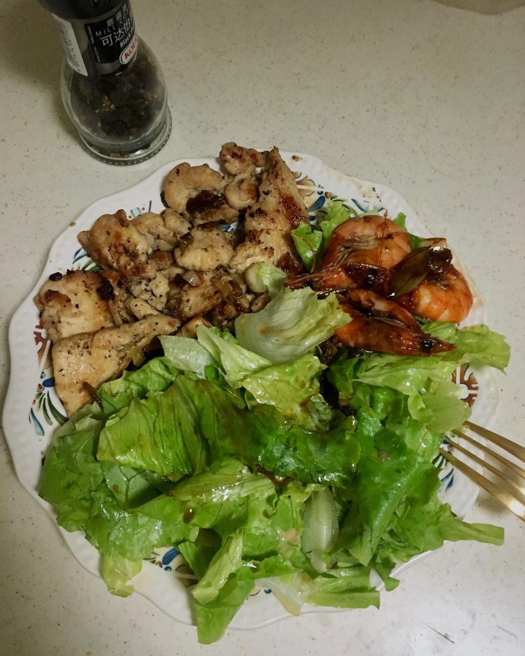 鸡胸肉蔬菜色拉