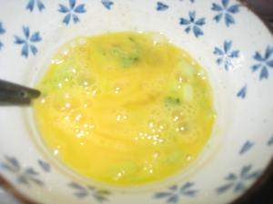 猪肝紫菜蛋花汤的做法 步骤3