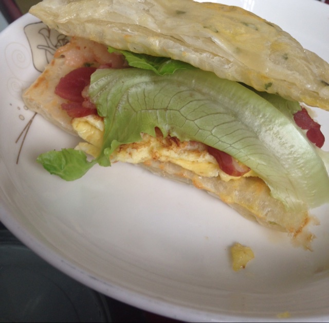 飞饼版培根鸡蛋汉堡