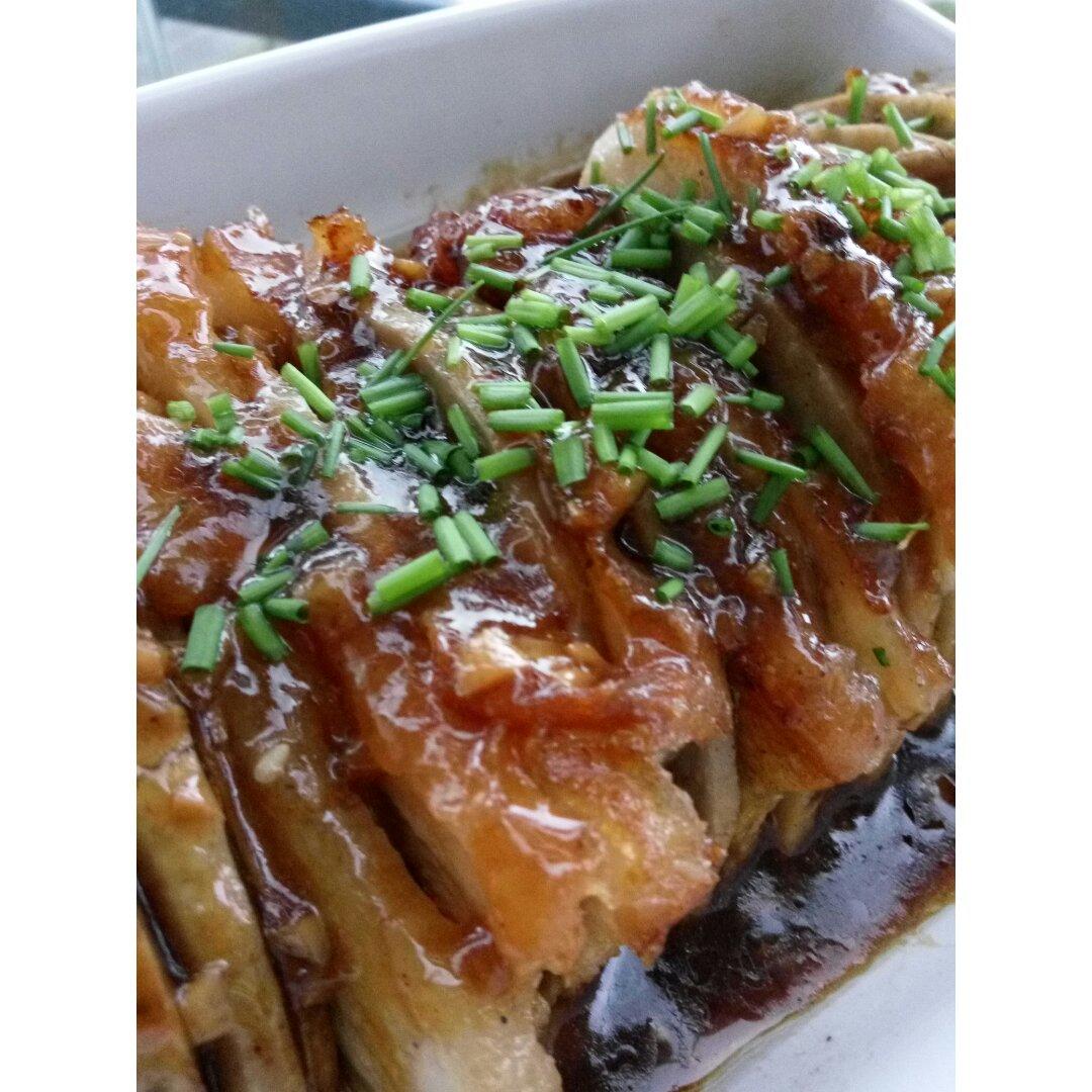浇汁荔浦芋头蒸腊肉