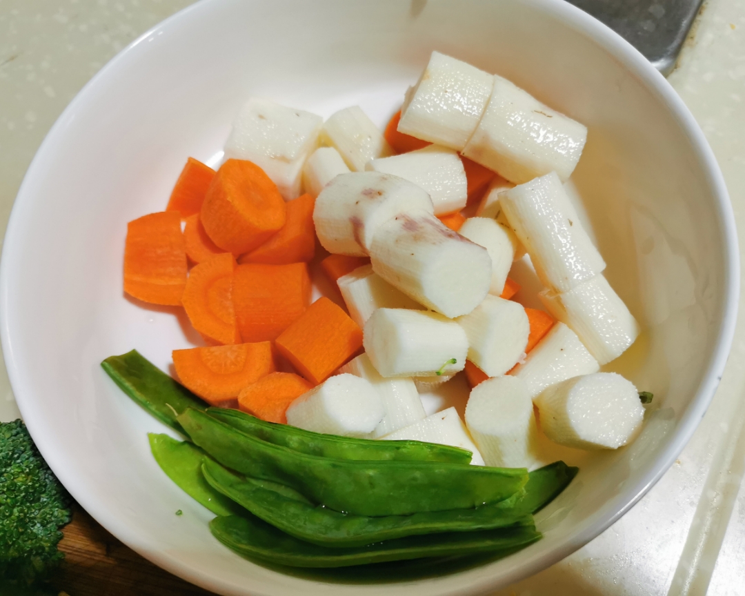 咖喱蔬菜什锦 绵绵口感 懒人减肥蔬菜大餐的做法 步骤1