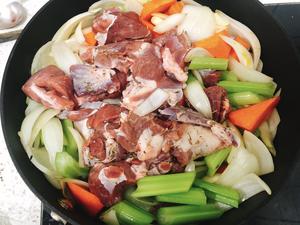 羊肉炖豆子（意大利国宝级厨师的家常菜）的做法 步骤2