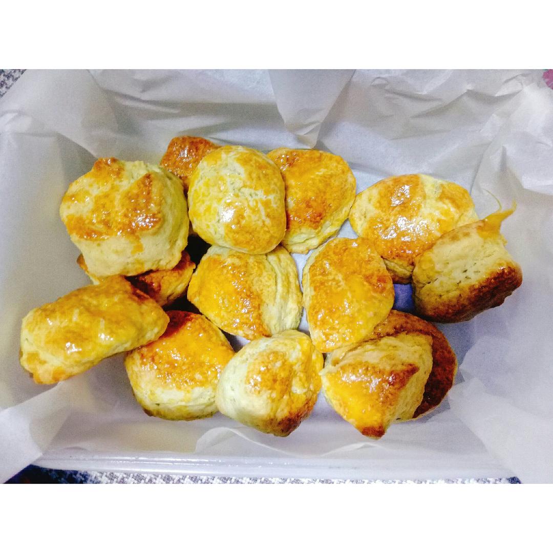 【视频】3分钟 奶油司康Scone(可能是世界上最快手的司康) 消耗淡奶油～