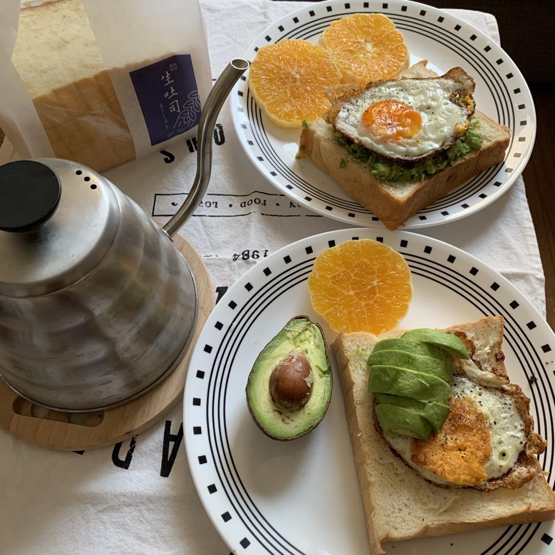 企鹅教你做|蛋料理-牛油果水波蛋吐司