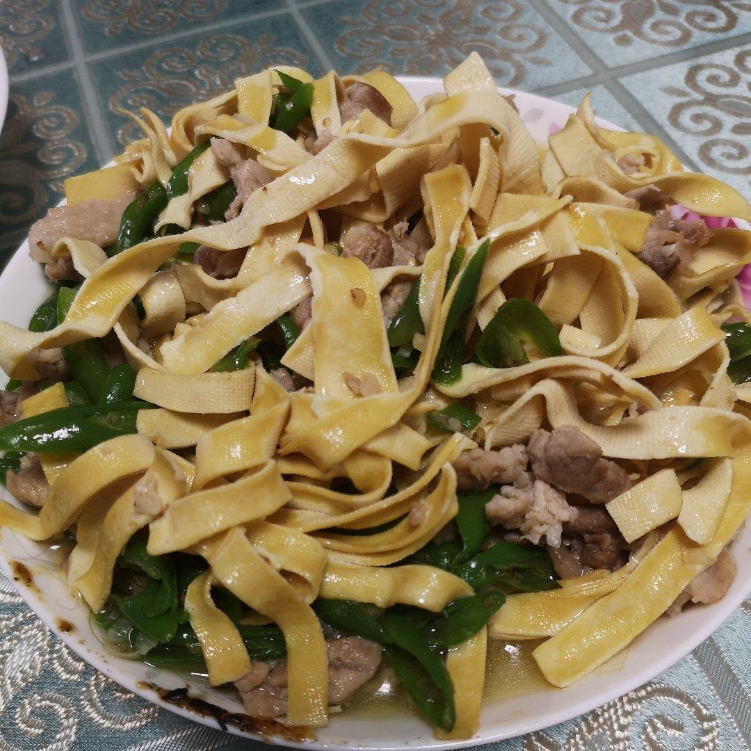 青椒豆腐皮炒肉丝