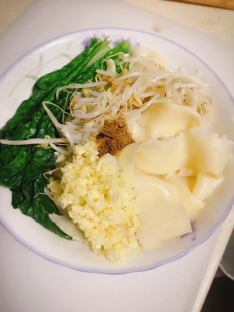 大碗宽面（油泼扯面）