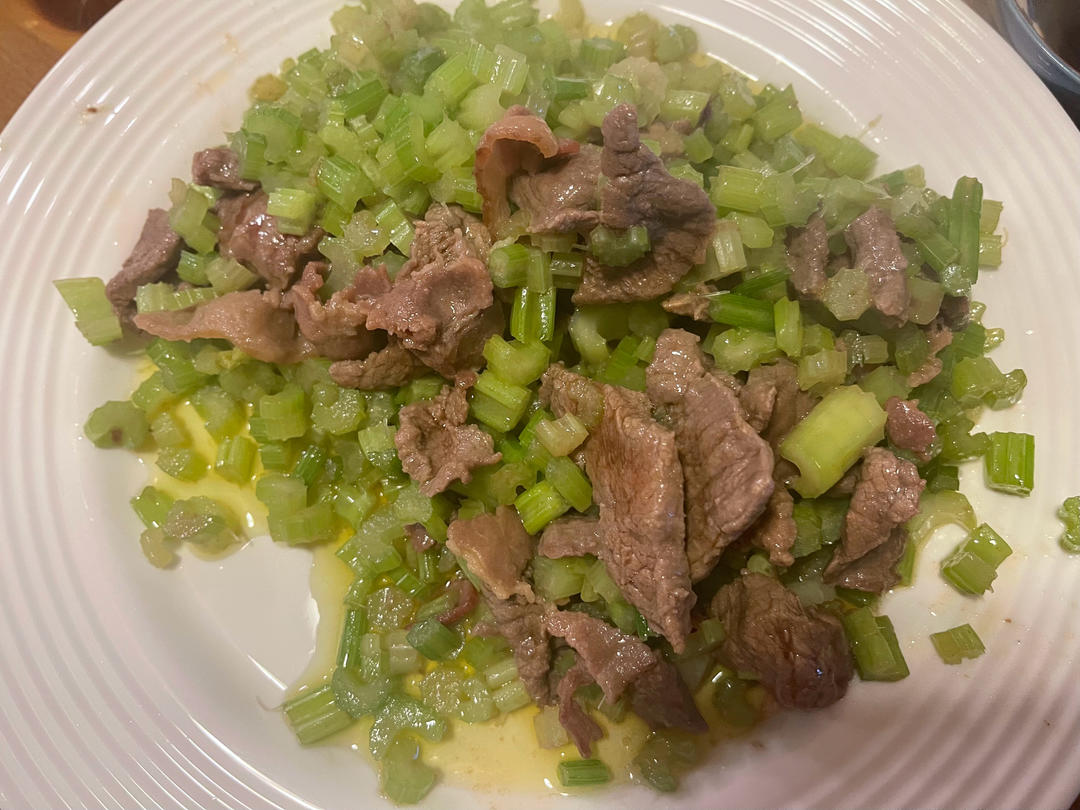 芹菜炒牛肉 快和我一起做！超级嫩！家常快手简单！