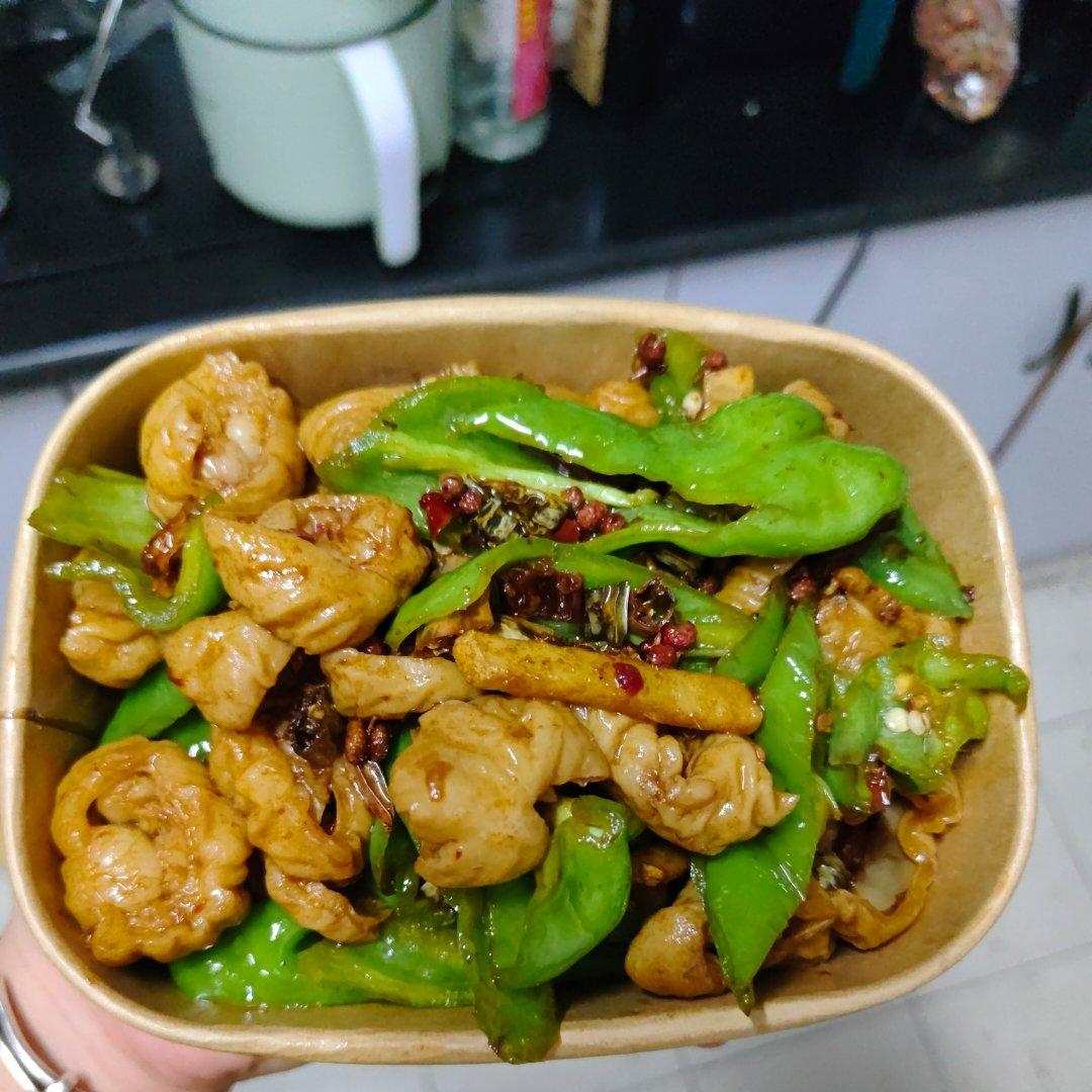 🔥干煸肥肠这样做，实在是太香了，好吃到停不下来😄