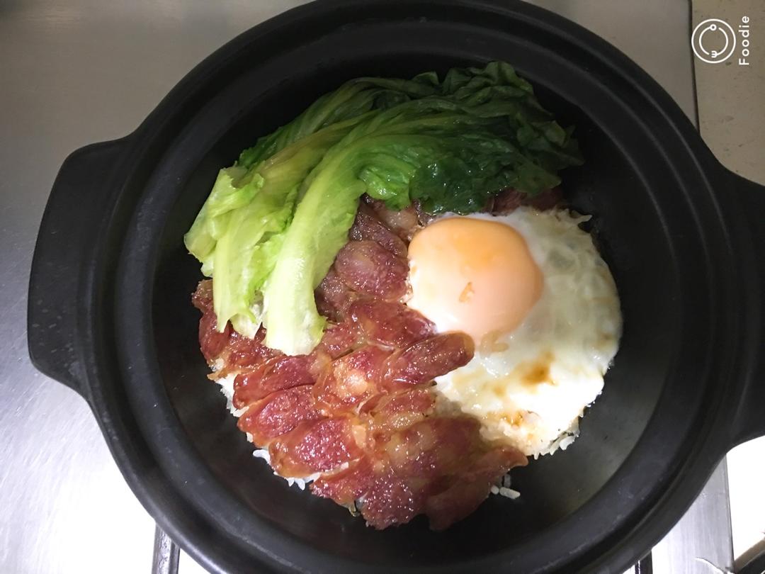 广式腊味煲仔饭