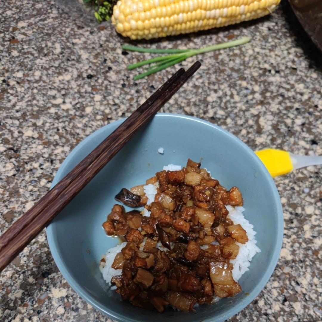 洋葱酥卤肉饭