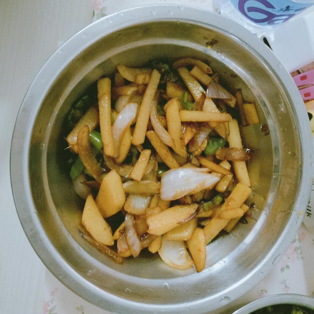 洋葱青椒炒土豆