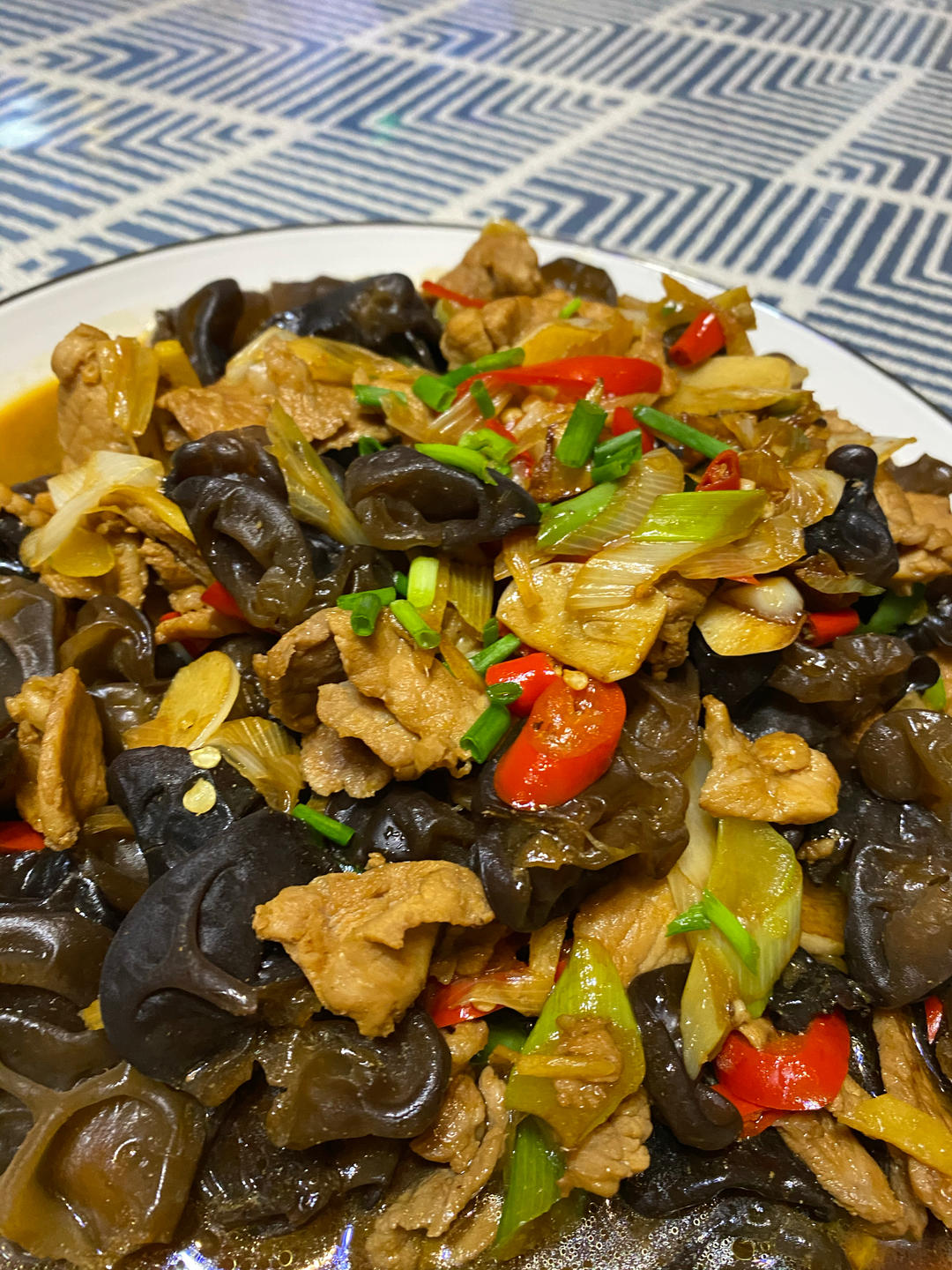 最喜爱的东北菜！木耳炒肉片