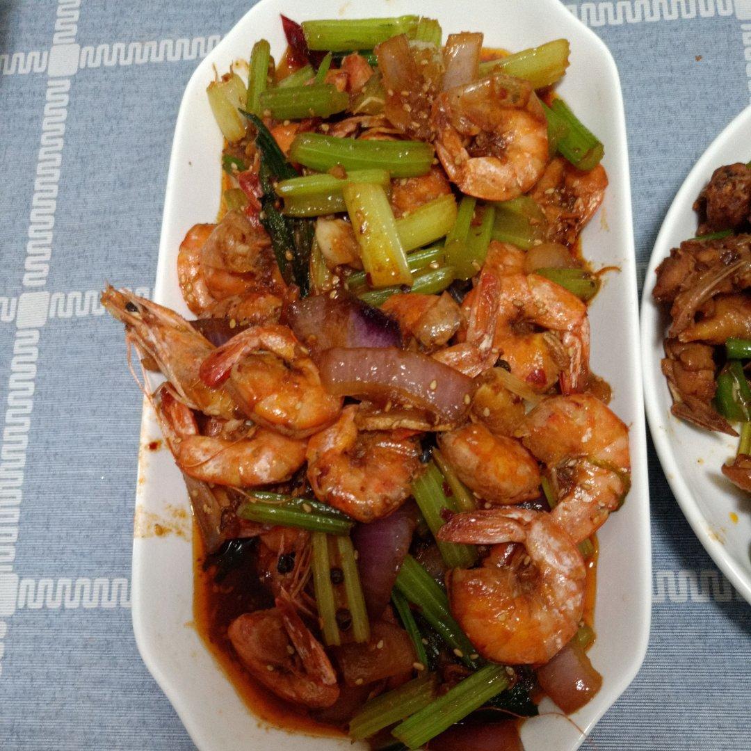 能瞬间引爆味蕾的【香辣干锅虾】