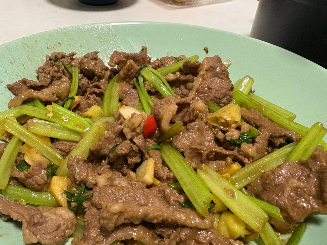 小炒黄牛肉，肉嫩味香！太好吃了简直是米饭杀手！