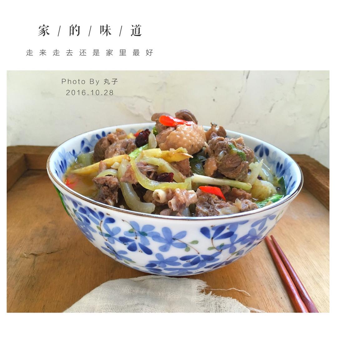 酸菜焖鸡