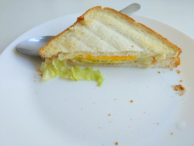 鸡蛋金枪鱼三明治
「快手早餐」的做法