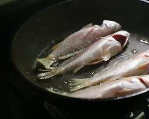 海鱼都能这样煎好吃又好看的做法 步骤2