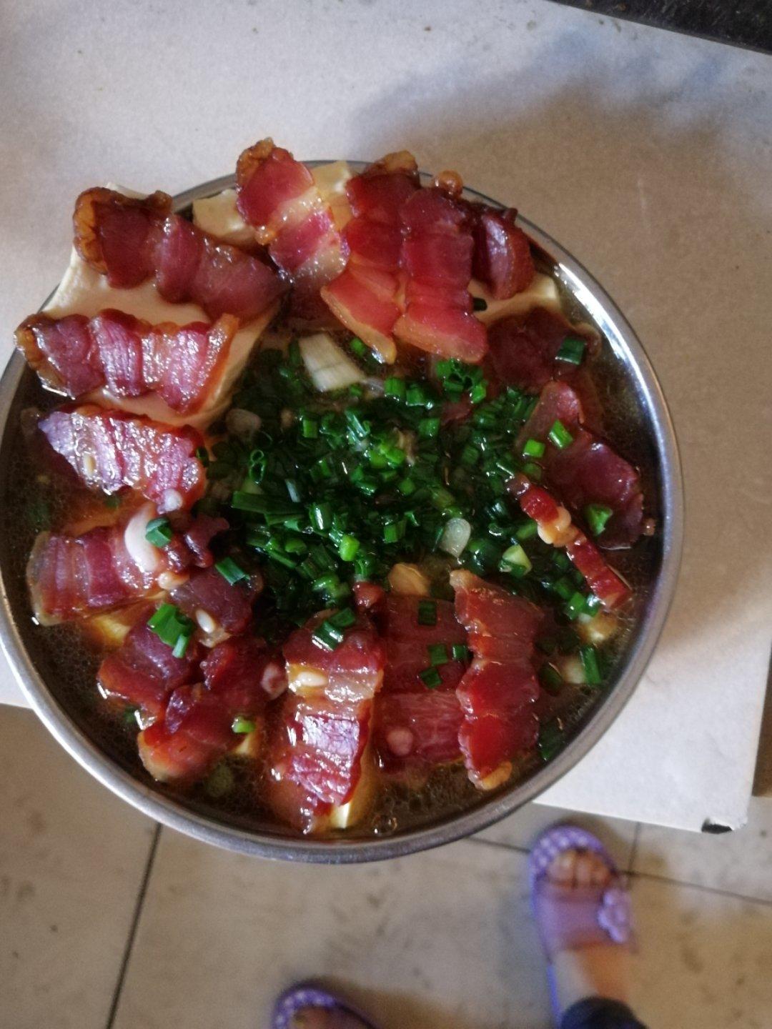 腊肉蒸豆腐卧蛋