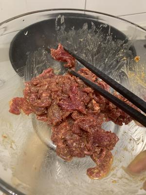 【懒人快手菜】荞头炒牛肉的做法 步骤2