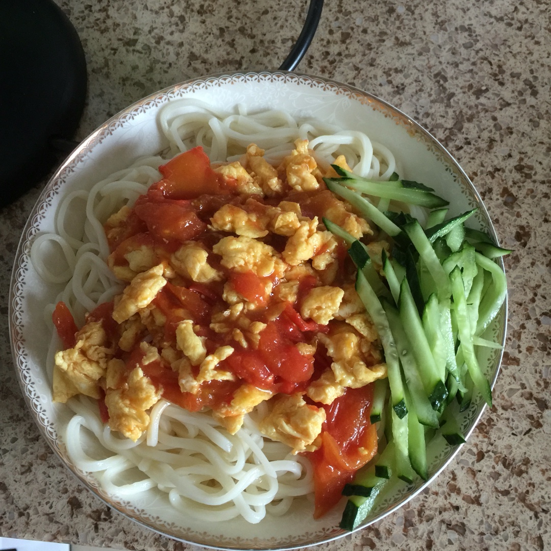 蜻蜓宝宝伦做的西红柿鸡蛋打卤面