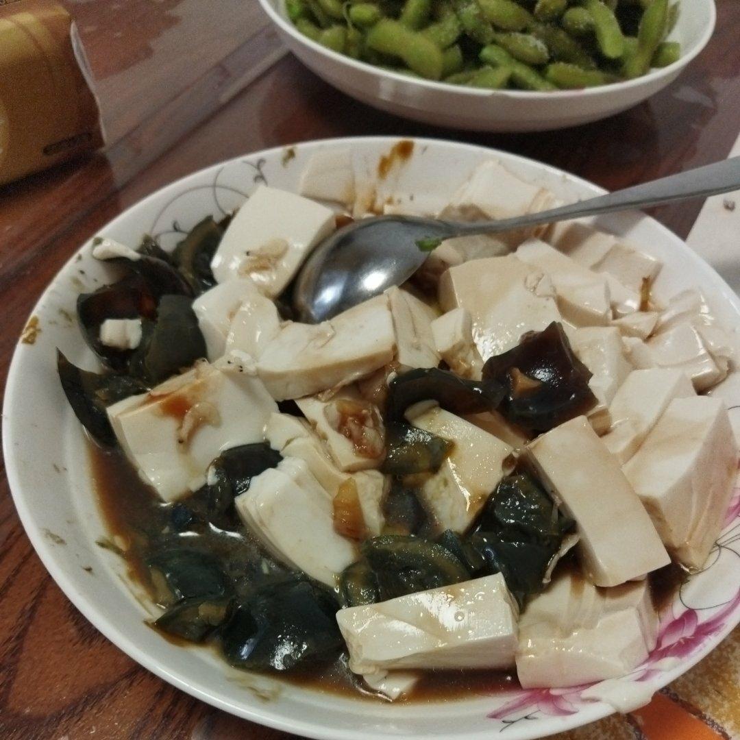 凉拌皮蛋豆腐