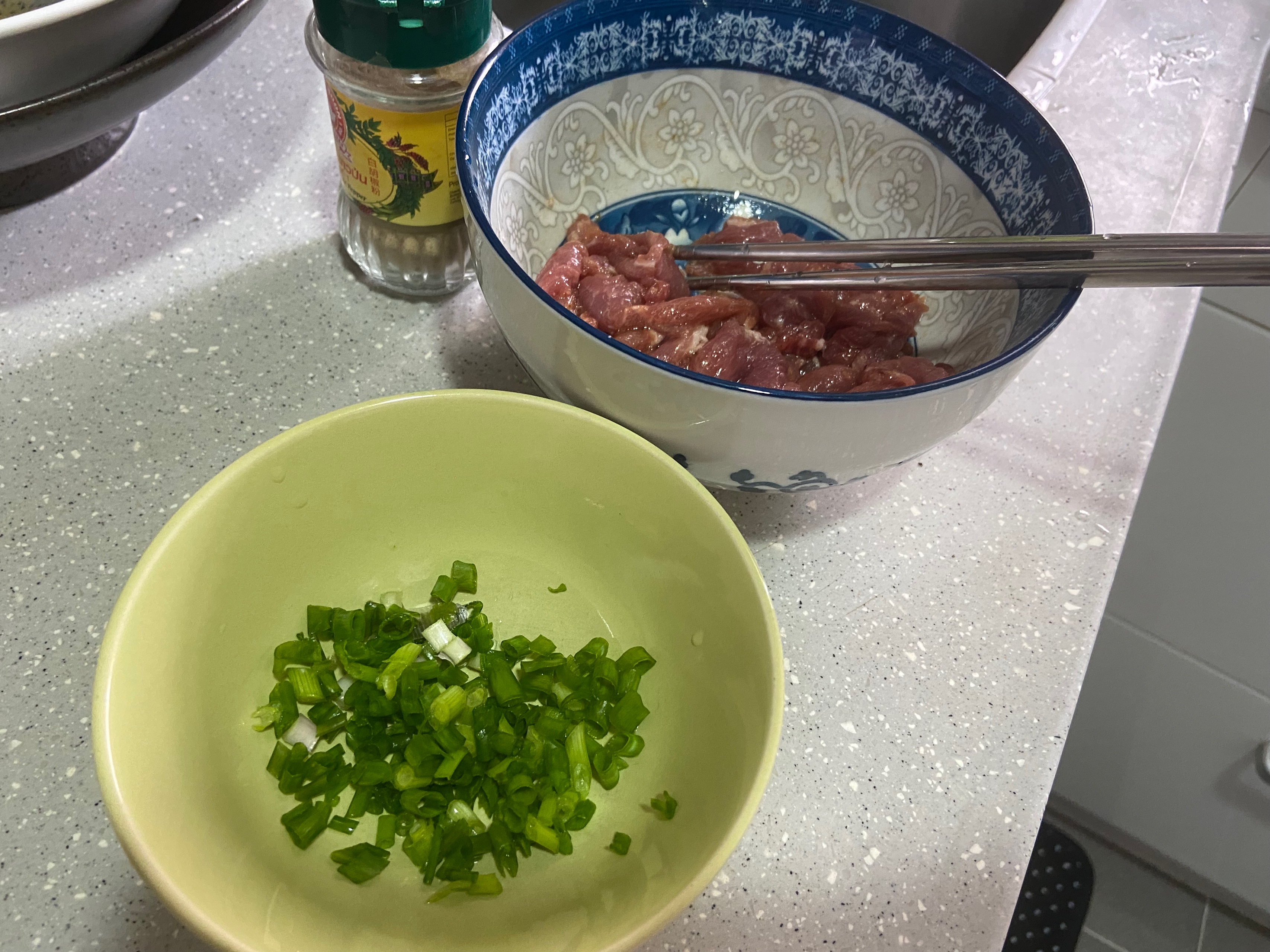 消暑丝瓜肉片汤的做法 步骤2
