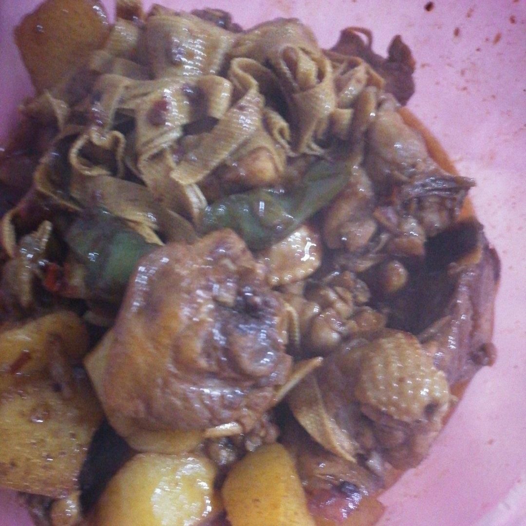 土豆炒鸡块
