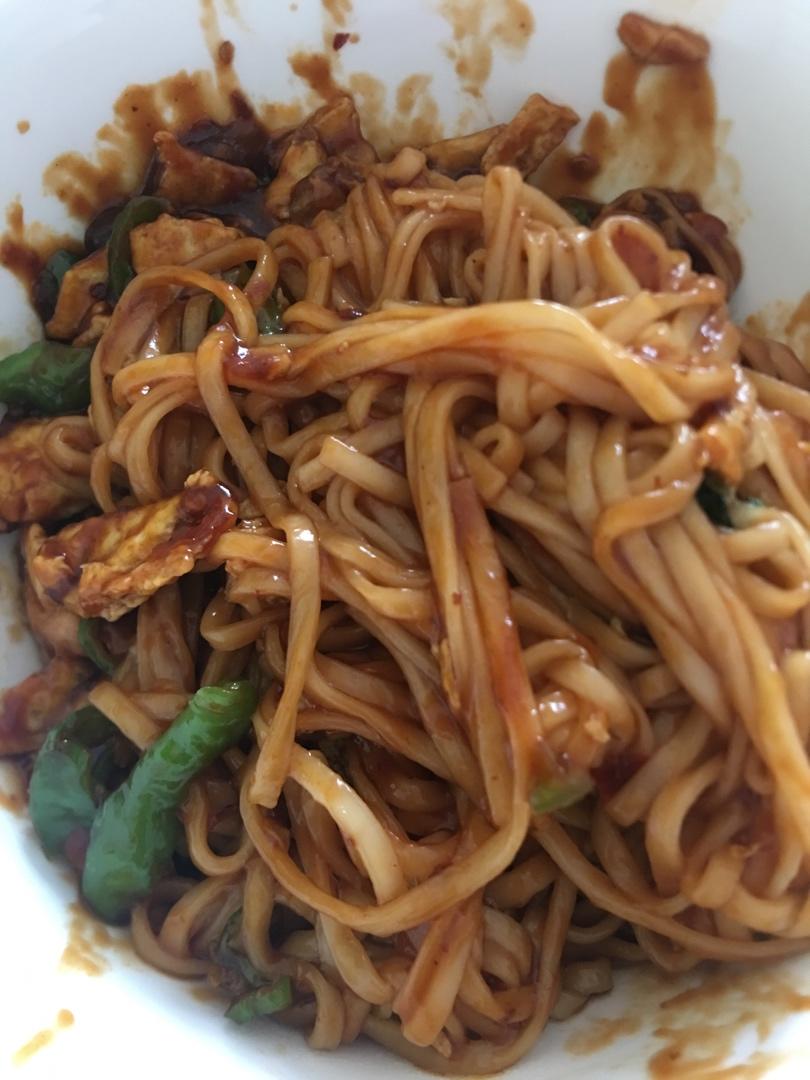 挂面神仙吃法㊙️香到舔盘子的青椒鸡蛋拌面