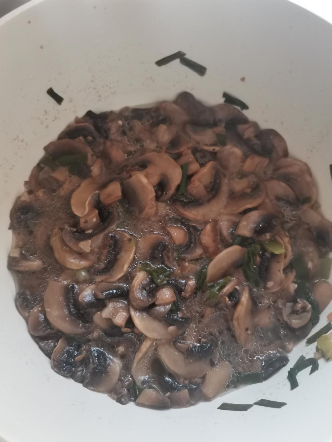 明明是素汤 却鲜得像鸡汤一样的「口蘑汤」