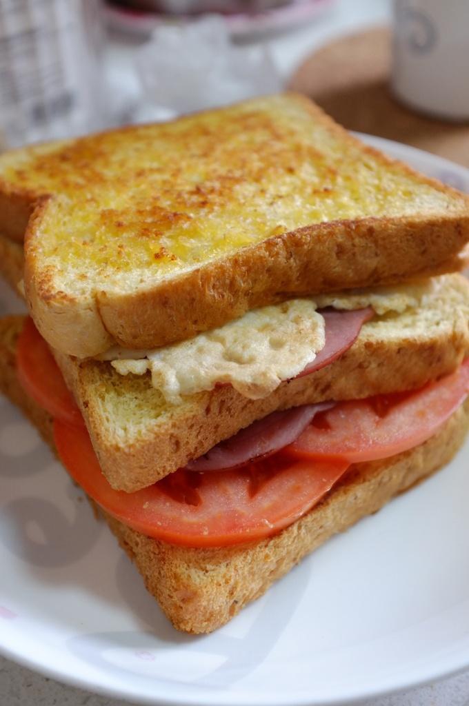 牛肉番茄爱心蛋三明治的做法