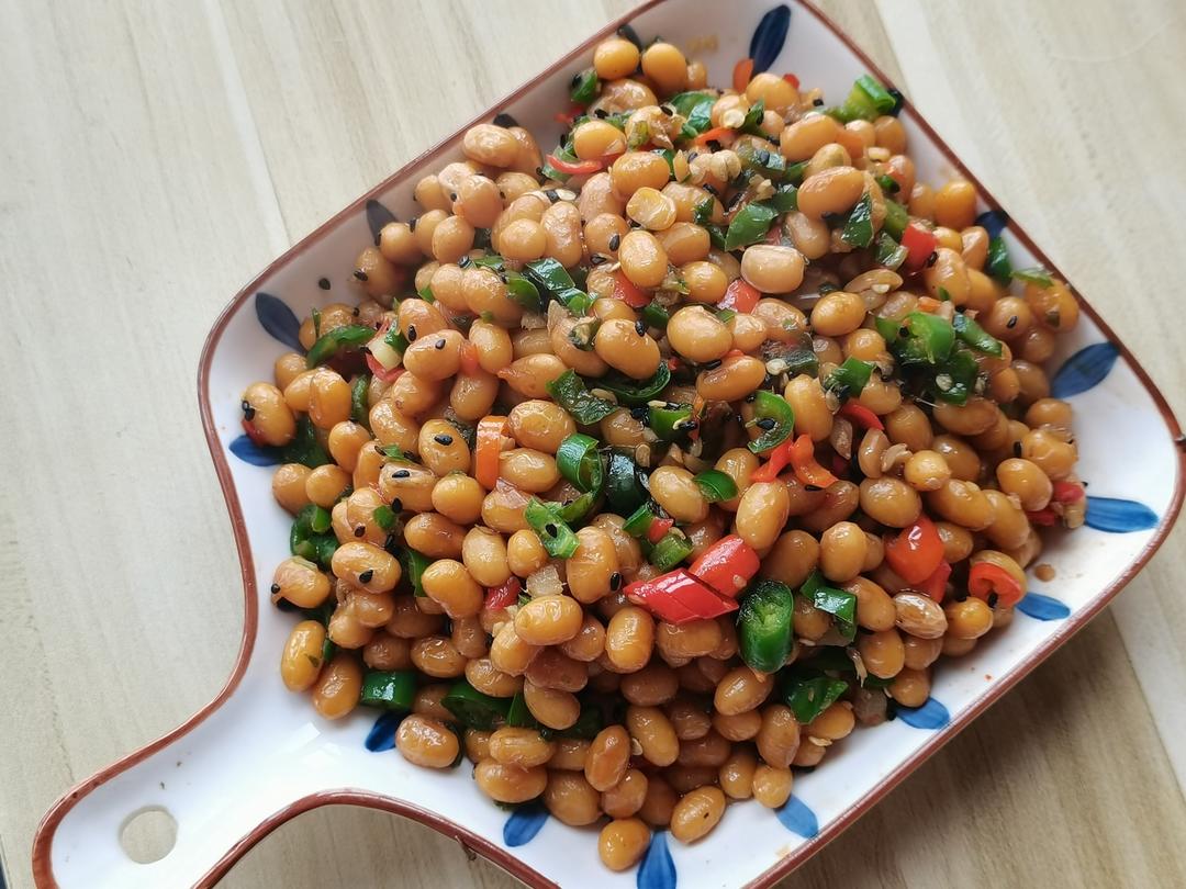 回味无穷的酱黄豆