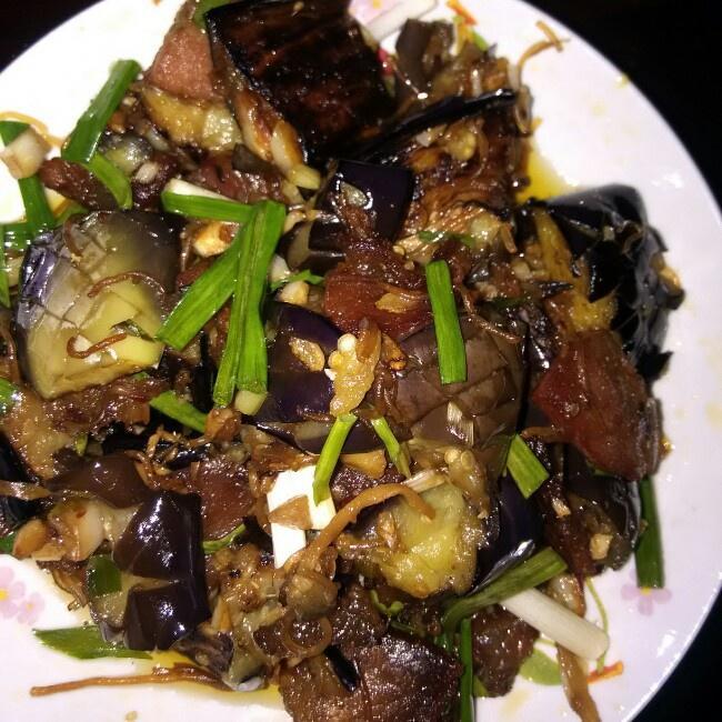 【腊肉炒茄鱼的做法步骤图,腊肉炒茄鱼怎么做好吃】Jolly_tqrb_下厨房