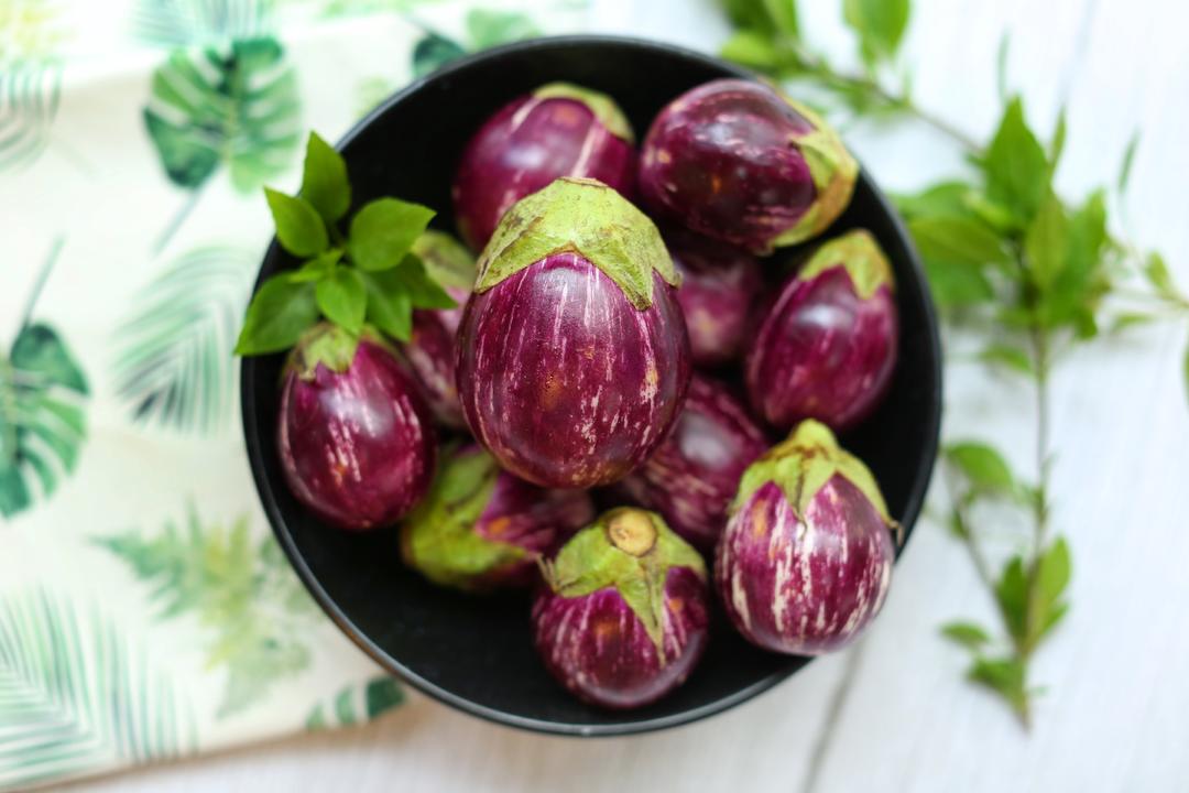 步骤图 泰式九层塔炒泰国茄子的做法 泰式九层塔炒泰国茄子的做法步骤 快手菜 下厨房 步骤图 泰式九层塔炒泰国茄子的做法 泰式九层塔炒泰国茄子的做法步骤 快手菜 下厨房