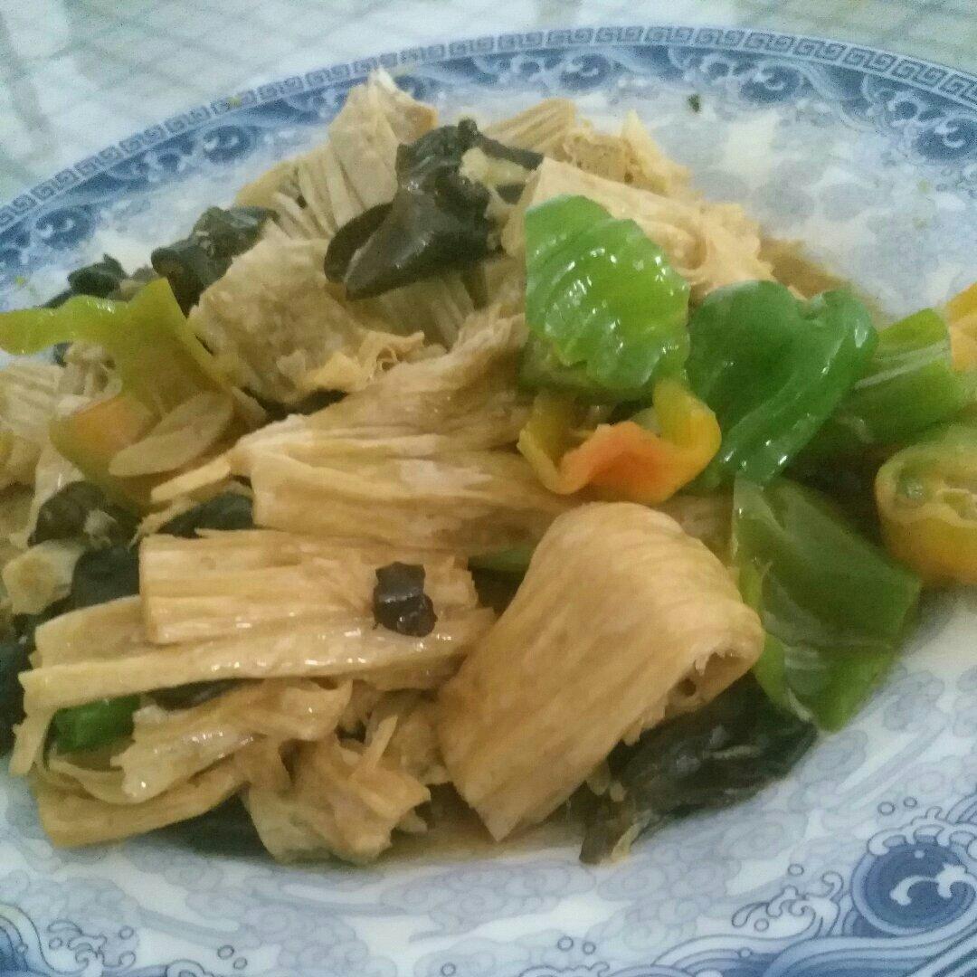 黑木耳炒腐竹