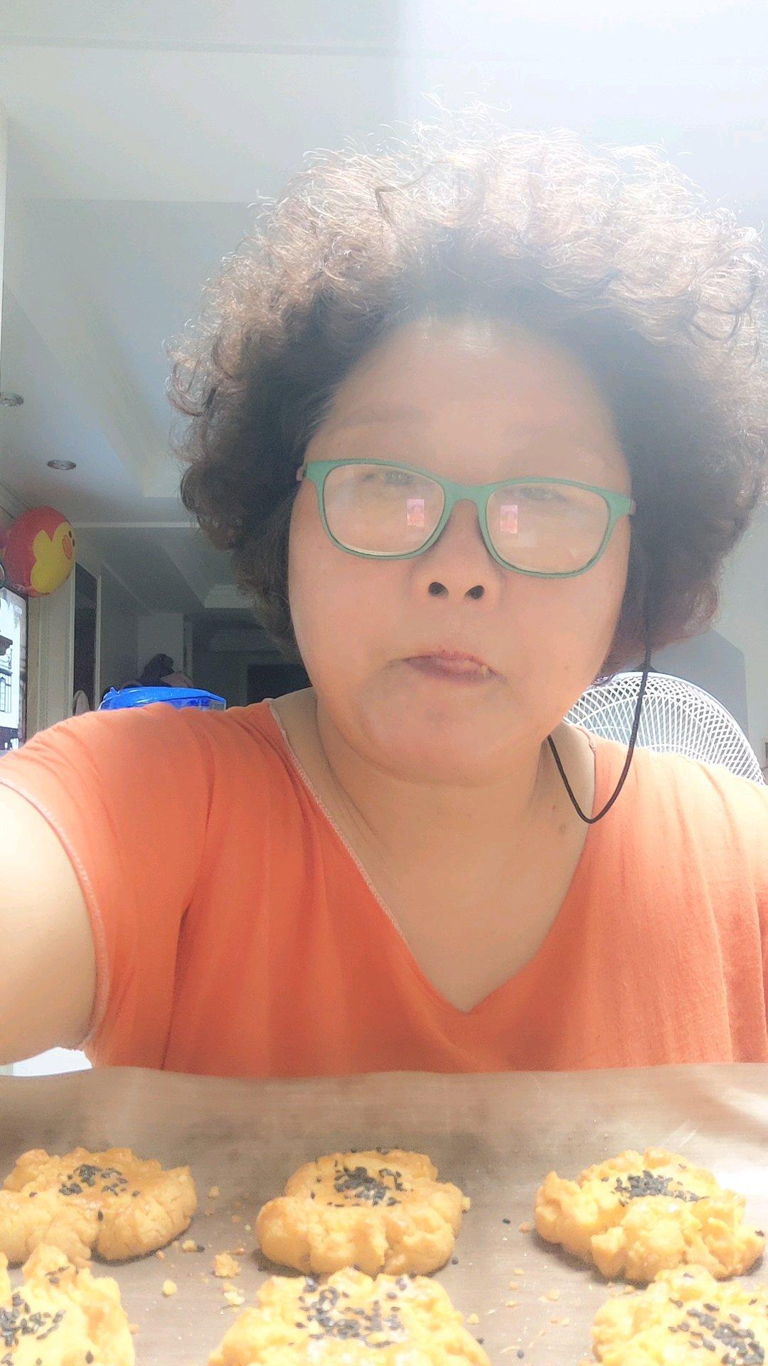 轻轻一按就碎掉的原味桃酥（不输猪油版）