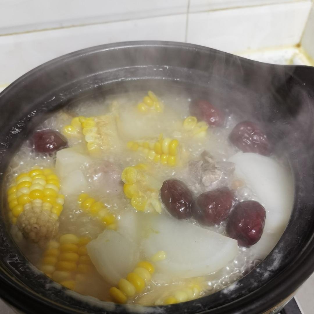 连吃三碗的玉米山药排骨汤