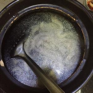 酸萝卜鸭掌汤的做法 步骤3