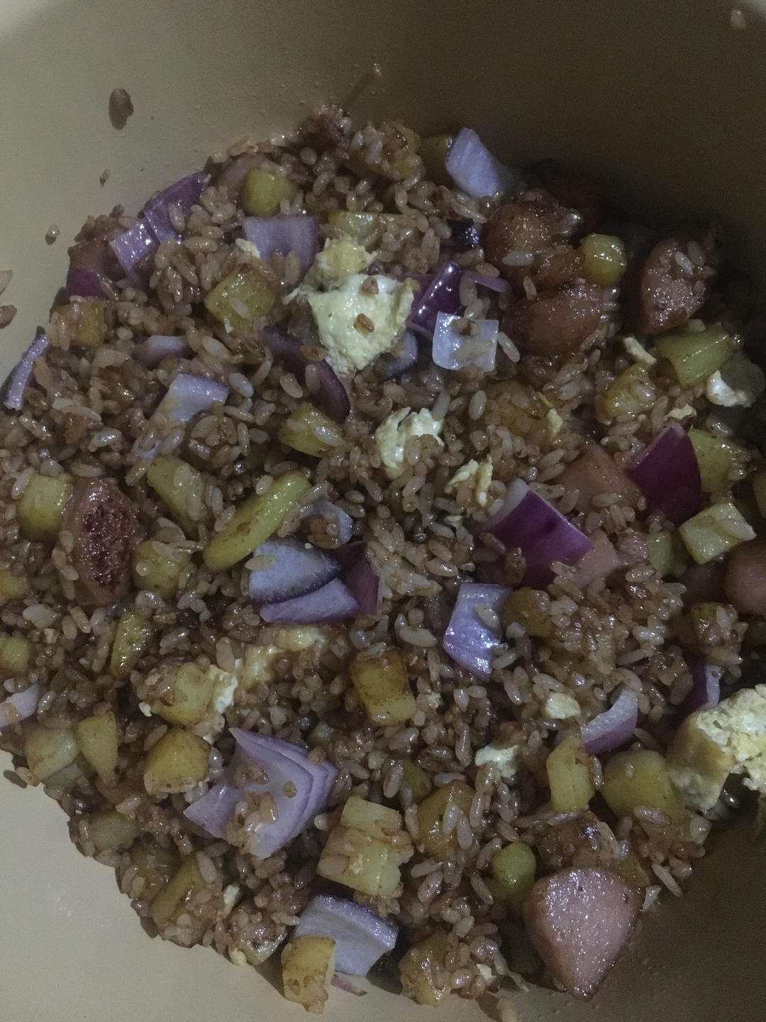 邻居抢着来我家吃土豆香肠炒饭，原来这么香！
